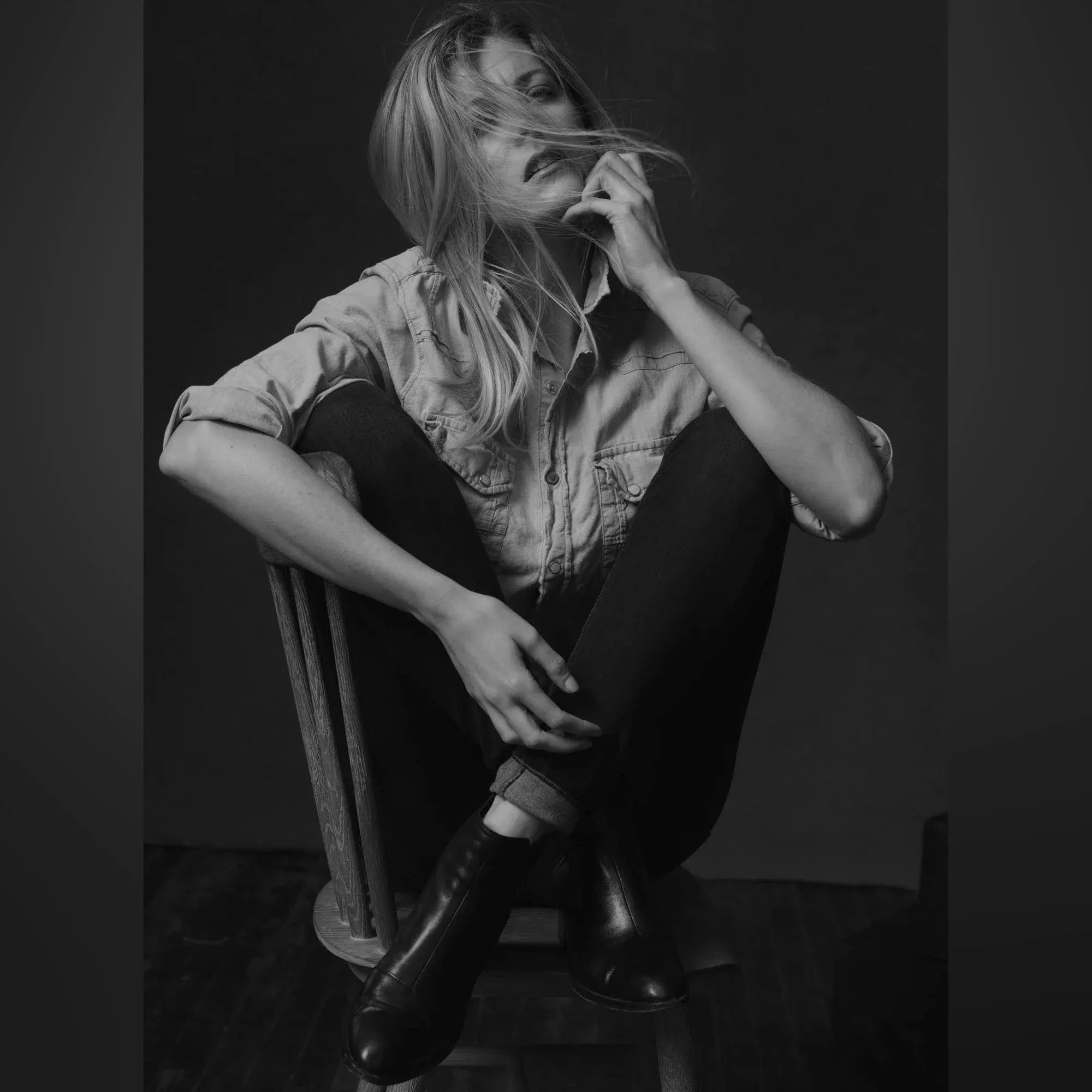 Chicago Headshot photographer Michael Schacht photographs professional actress Danielle Maddox Hughlett in his Fulton Market photography studio Chicago Headshot photographer Michael Schacht photographs professional actress Danielle Maddox Hughlett in his Fulton Market photography studio. Shot inspired by the work of the late Peter lindbergh.